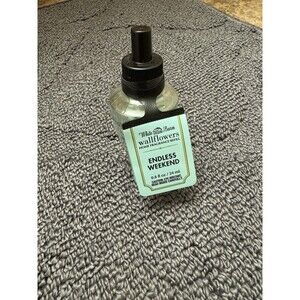 Endless Weekend Wallflower [Bath & Body Works/White Barn]